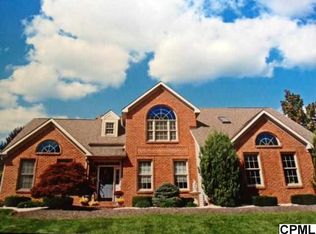 1100 Woodridge Dr, Middletown, PA 17057