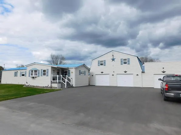 1 Highland Avenue, Bradley, ME 04411