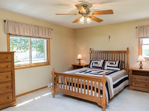 4th image of 1406 Villa Park Ct