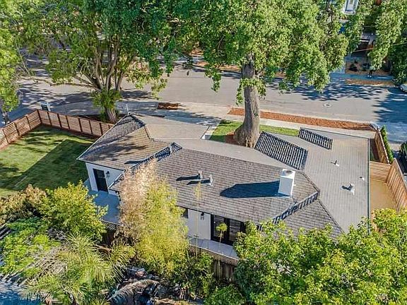 3rd image of 895 15th Ave