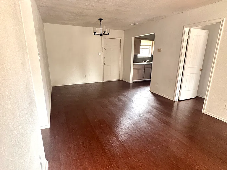 4003 Aggassi Dr — Photo 2