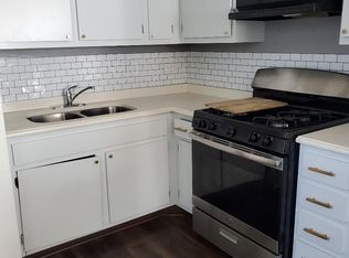 570 Mann Pl APT A, Elgin, IL 60120