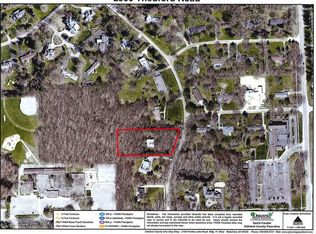 2900 Thedford Rd, Bloomfield Hills, MI 48304