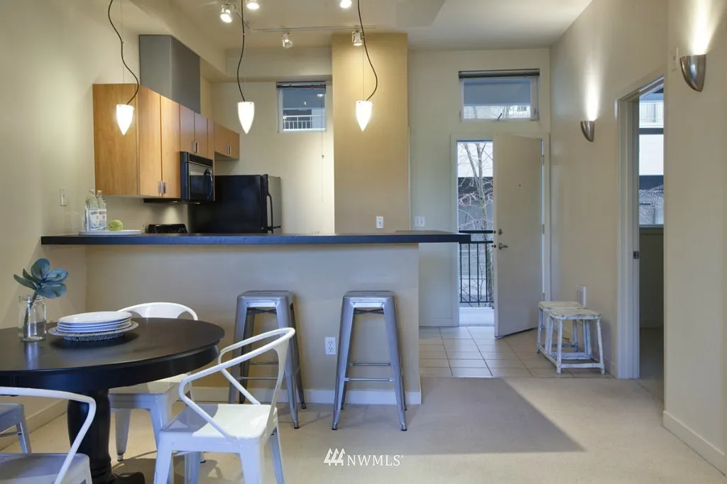1 bed, 614 sqft, $2,350 — Photo 4