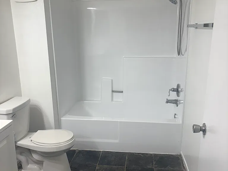 430 W 8th St #6 — Photo 5