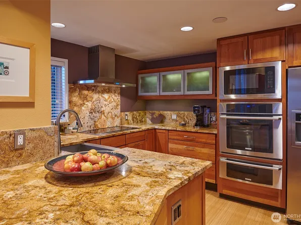 909 N 35TH Street #403, Seattle, WA 98103