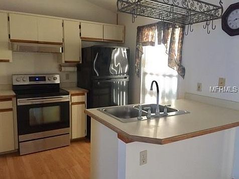 2nd image of 689 Cheltenham Ave