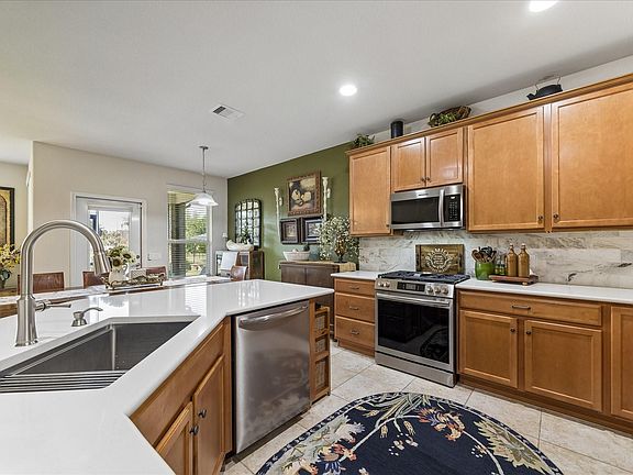 3rd image of 1002 Cleistes Ln