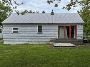 813 Steenerson St NE, Warroad, MN 56763