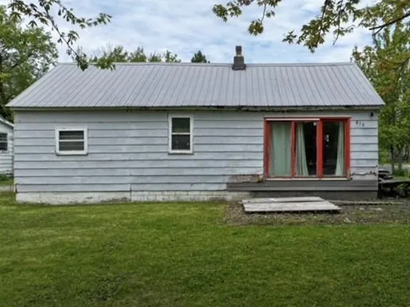 813 Steenerson St NE, Warroad, MN 56763