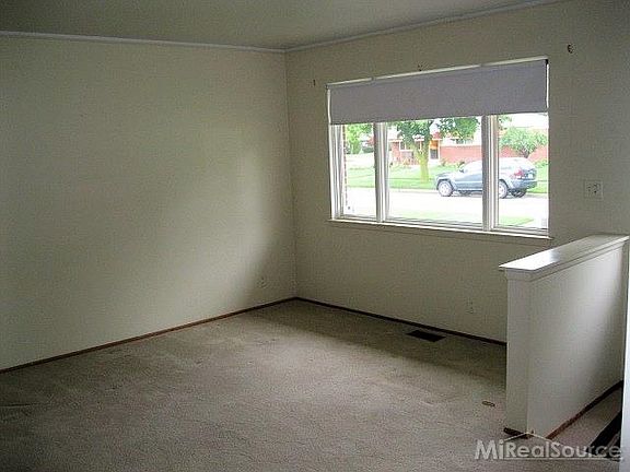 3rd image of 31731 Gloede Dr