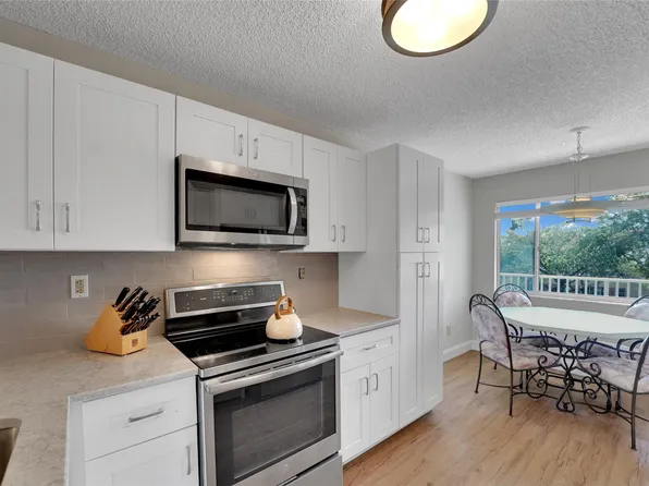 7220 S Devon Drive #302, Fort Lauderdale, FL 33321