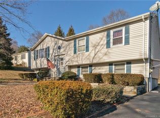 15 Falcon Crest Dr, East Haven, CT 06512