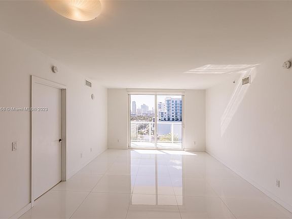 3rd image of 4250 Biscayne Blvd APT 1016