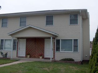 3512 Hillandale Rd, Davenport, IA 52806