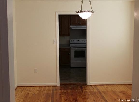 4th image of 119 Brown St