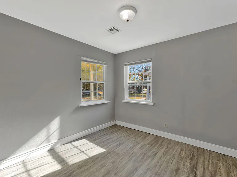 1937 N Garland Ave — Photo 13