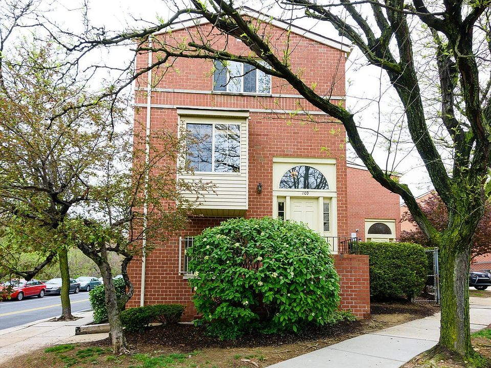 1st image of 2751 Pennsylvania Ave APT 109