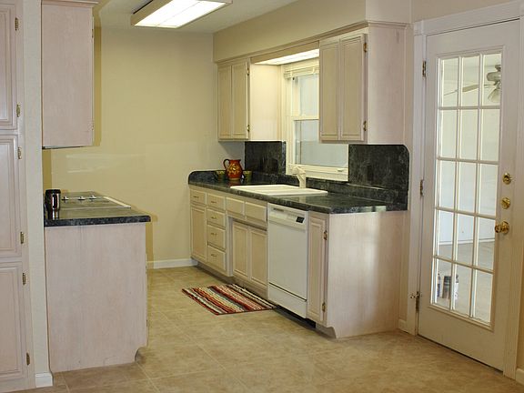 Bright kitchen, table area