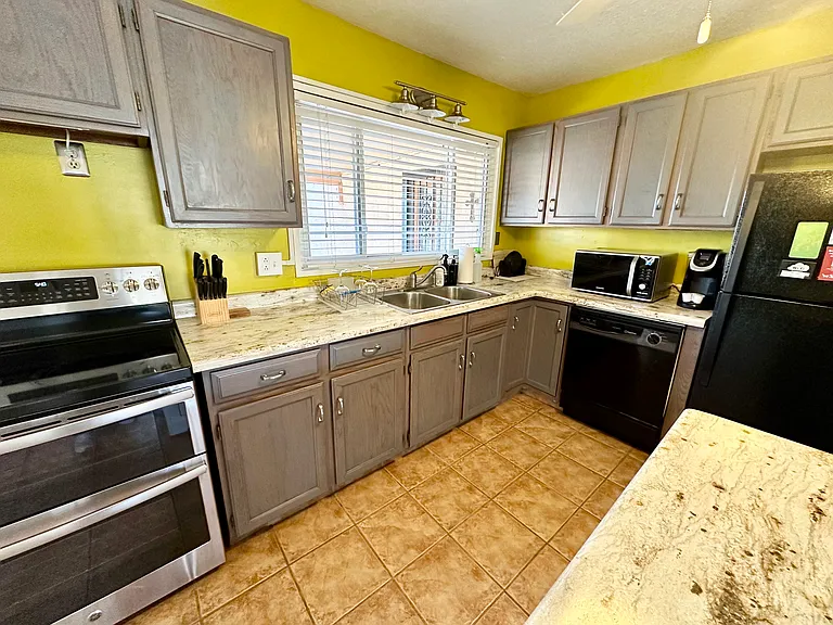 2515 Frances St NE — Photo 7