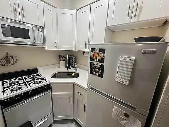 4th image of 162 W 80th St APT 3D