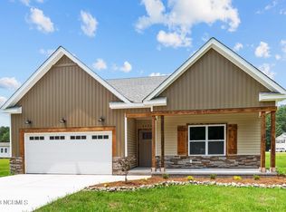4224 Pinewood Dr, Ayden, NC 28513