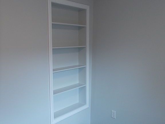 3rd image of 210 E Mosier St