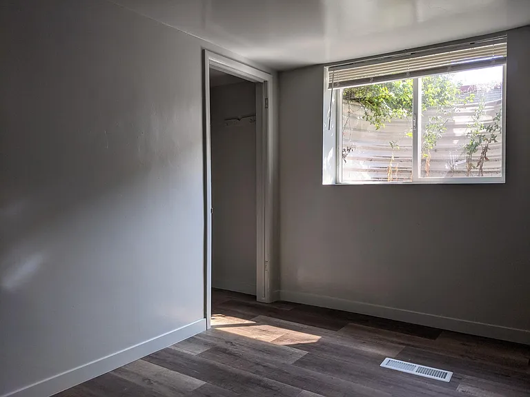 892 E 150 N — Photo 11