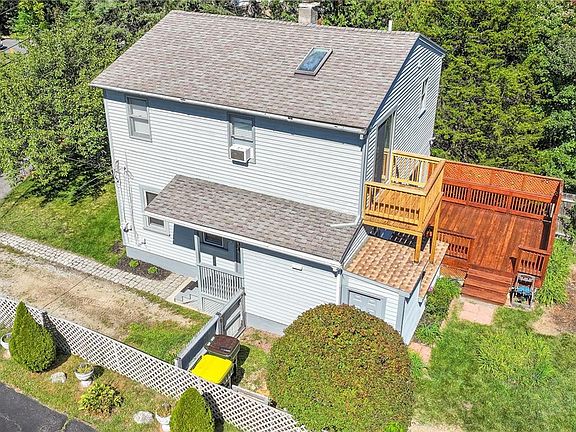 3rd image of 31 Stockholm St