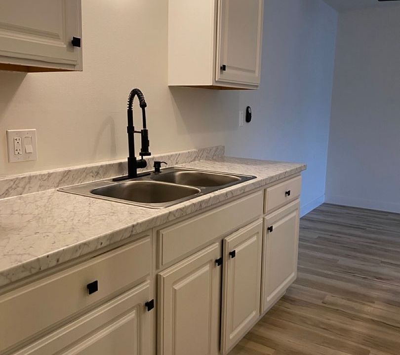 1st image of 1016 Grand Ave #105