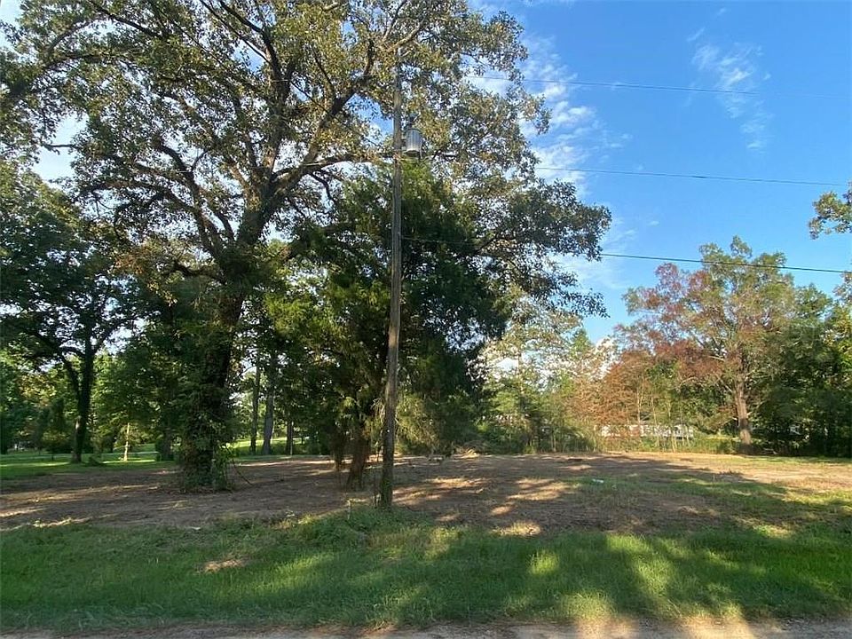 2nd image of 66 Deville Cutoff Rd
