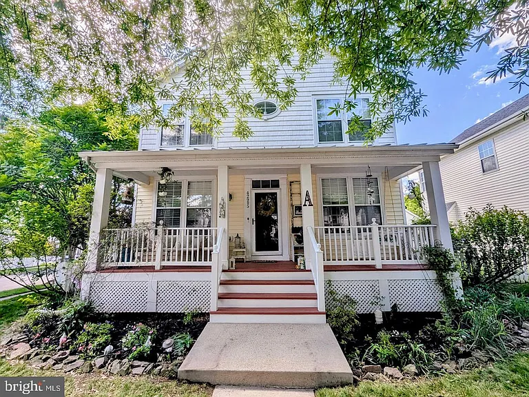 42985 Chesterton St — Photo 1