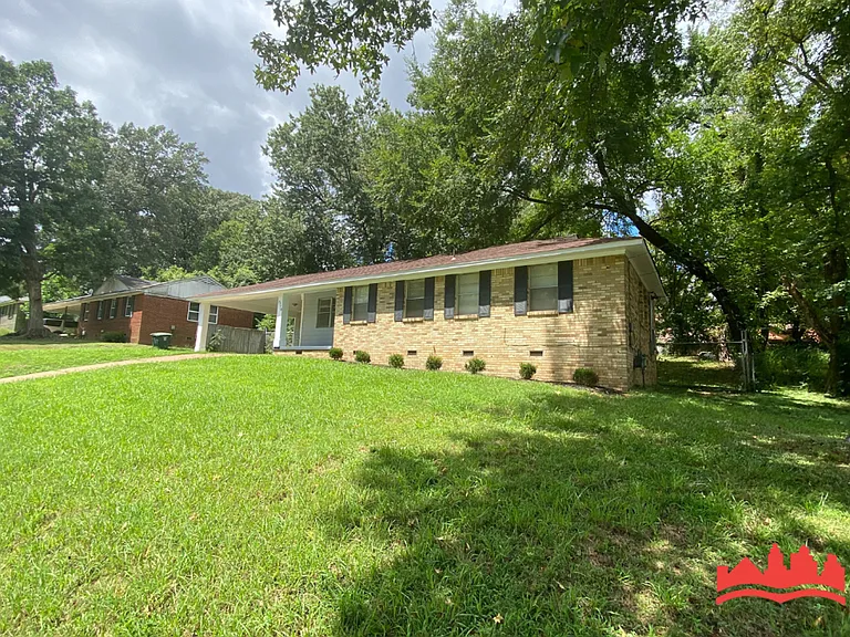 2370 Hillside Ave — Photo 3