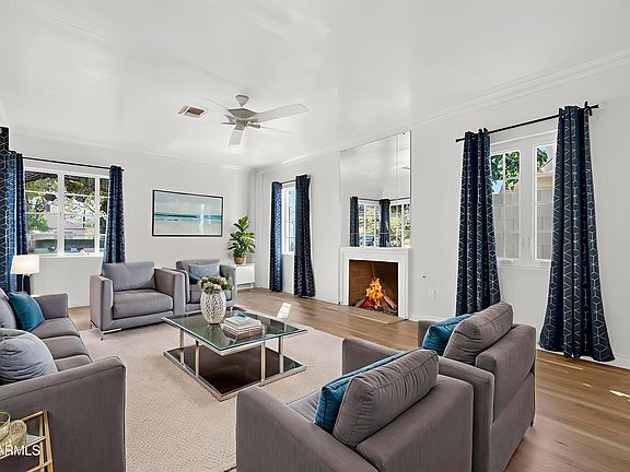 3rd image of 1526 W WILSHIRE Drive