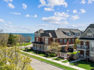 115 Saint Lawrence Dr, Mississauga, ON L5G4V2