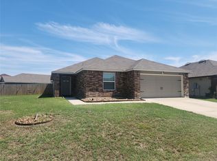 1325 W Nolte Farms Rd, Seguin, TX 78155