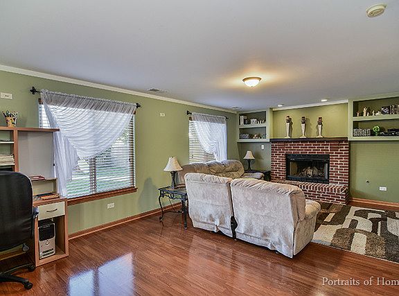 3rd image of 2518 Oasis Dr