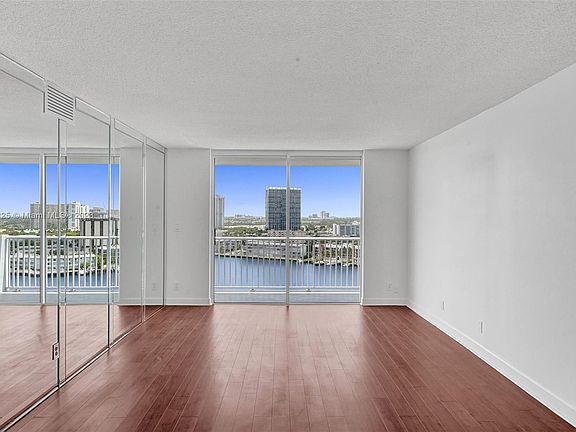 4th image of 137 Golden Isles Dr APT 1509