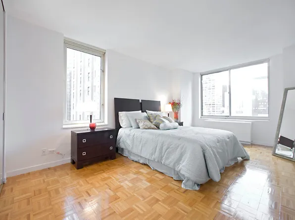 145 East 48th Street image 2 of 6