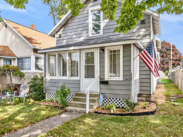 420 N Robert St, Ludington, MI 49431