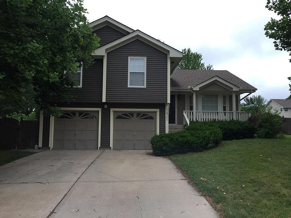 1st image of 1421 NE Burgandy Ln