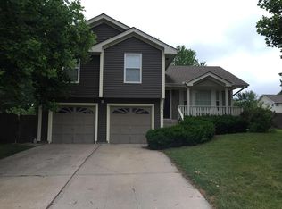 1421 NE Burgandy Ln, Lees Summit, MO 64086