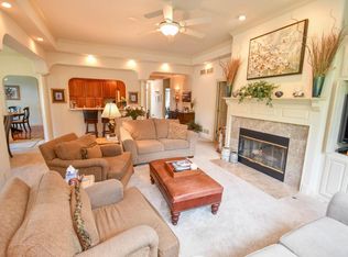 N48W16224 Lone Oak Ln, Menomonee Falls, WI 53051