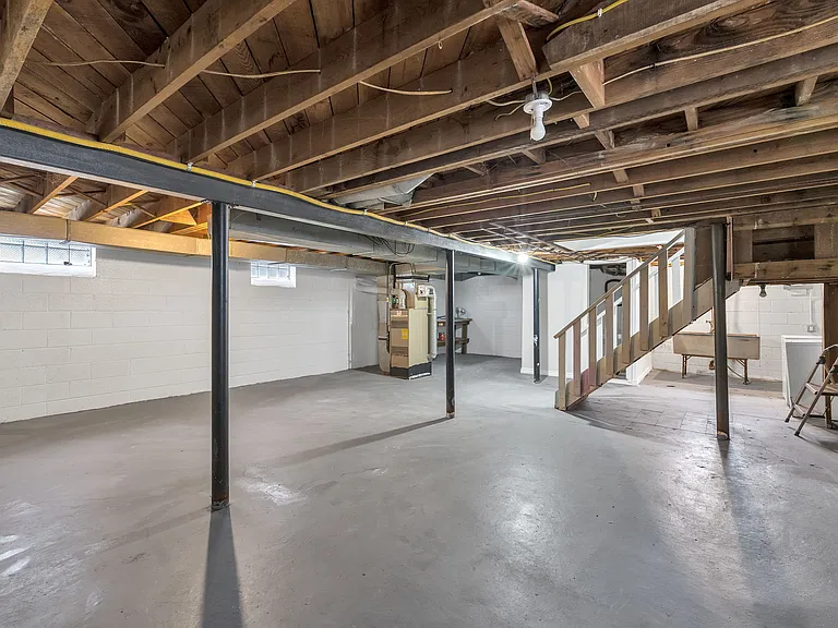 3837 Katherine St — Photo 24