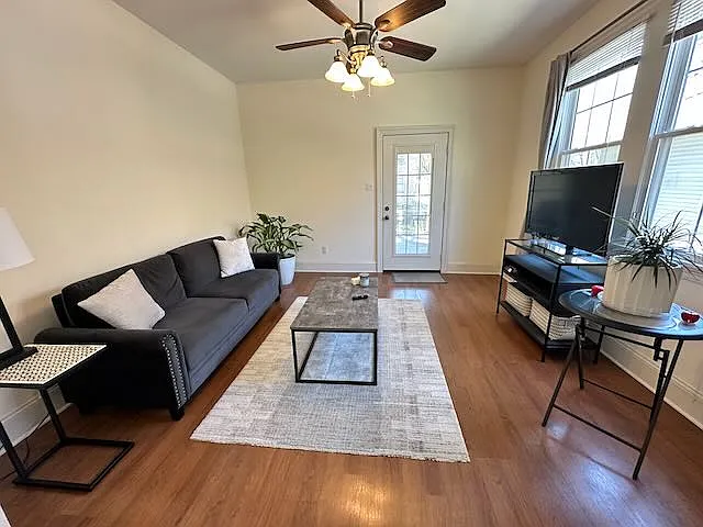 2 bed, 1200 sqft, $2,500 — Photo 3