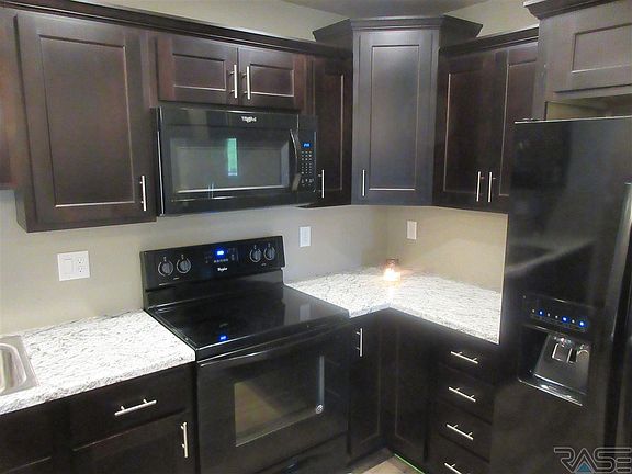 4th image of 327 Thelma Ave