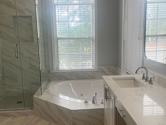 Main bathroom - new tile, walk in shower