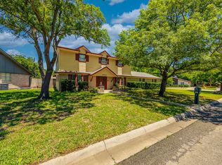 2011 Woodlawn St, Gainesville, TX 76240