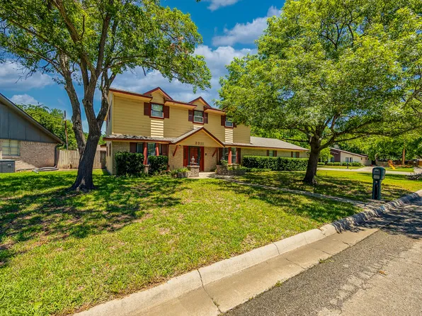 2011 Woodlawn St, Gainesville, TX 76240