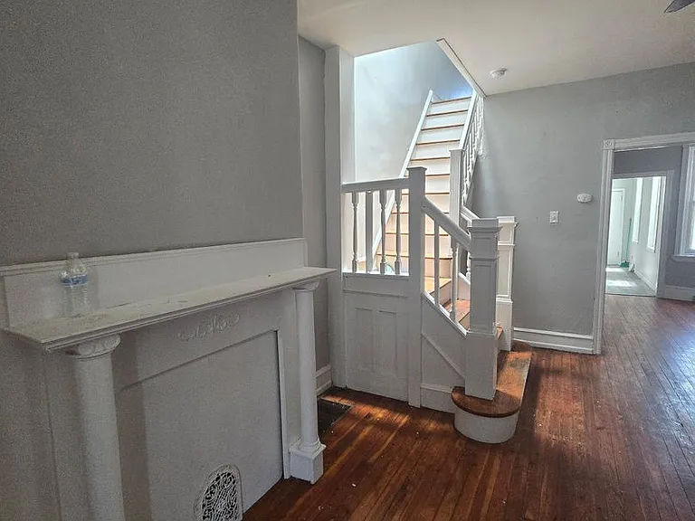 1249 N Alden St — Photo 13